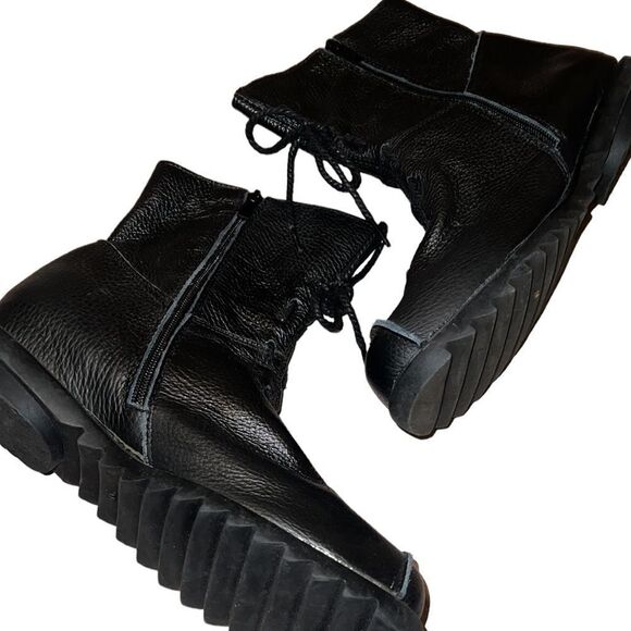 Clarsunny Black Leather Booties Size 9.5 - Picture 4 of 5